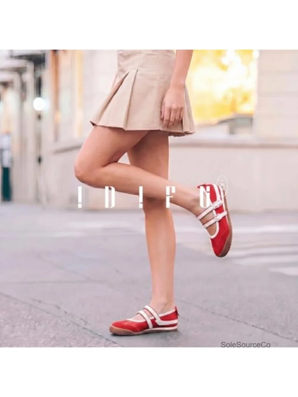 Women's Mary Jane Flats with Scalloped Edge, Non-Slip Rubber Sole, Adjustable